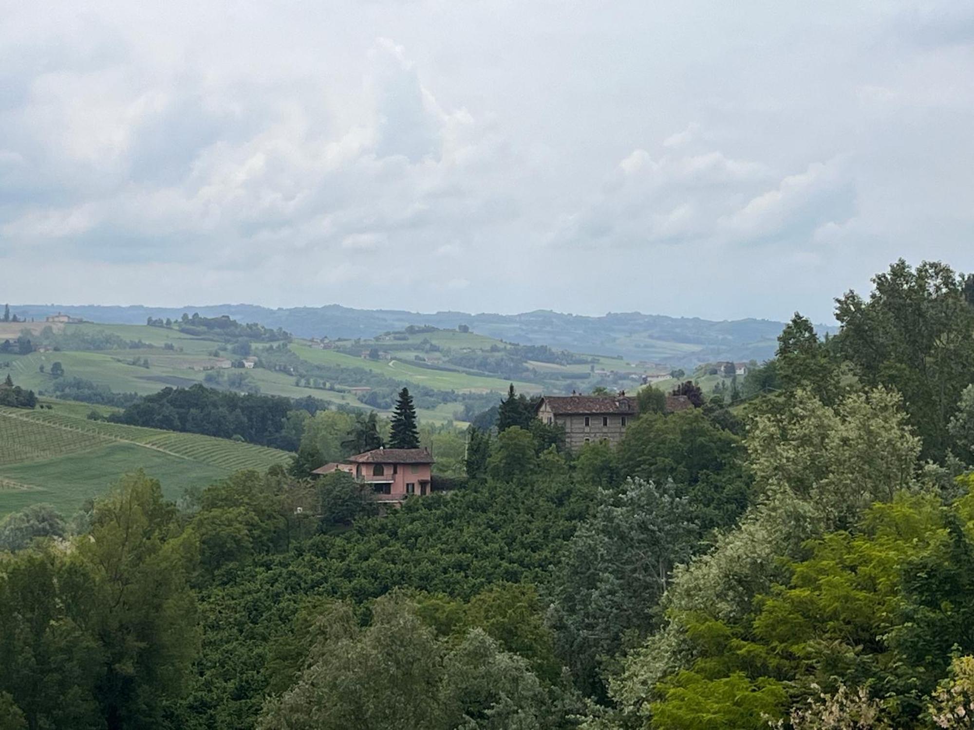 Appartamento "La Poesia Della Terra" Monforte dʼAlba Εξωτερικό φωτογραφία